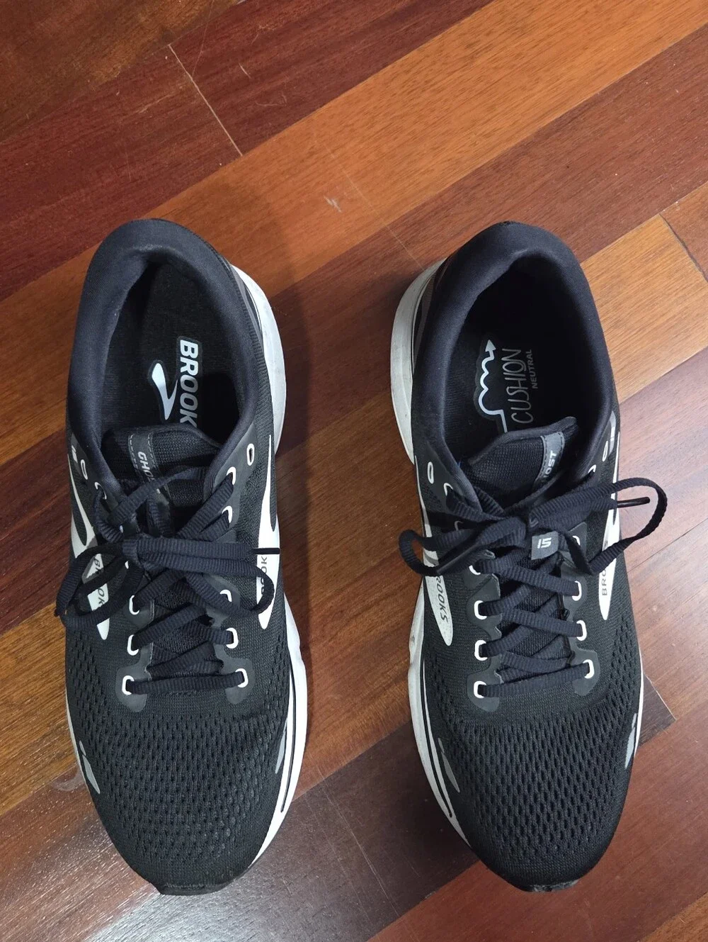 Brooks Ghost 15, Women's 12, Black & White Running Shoes